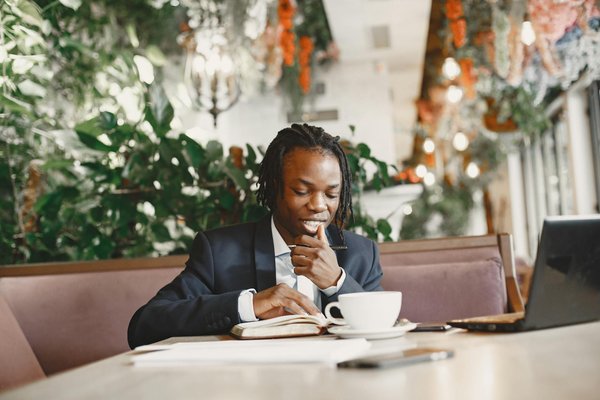 Créer des connexions à travers le blog de voyage : guide pratique